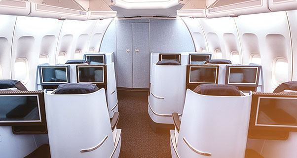 Mr. Hou Weigui and 星空综合体育官网 signed the capital increase agreement in Shenzhen